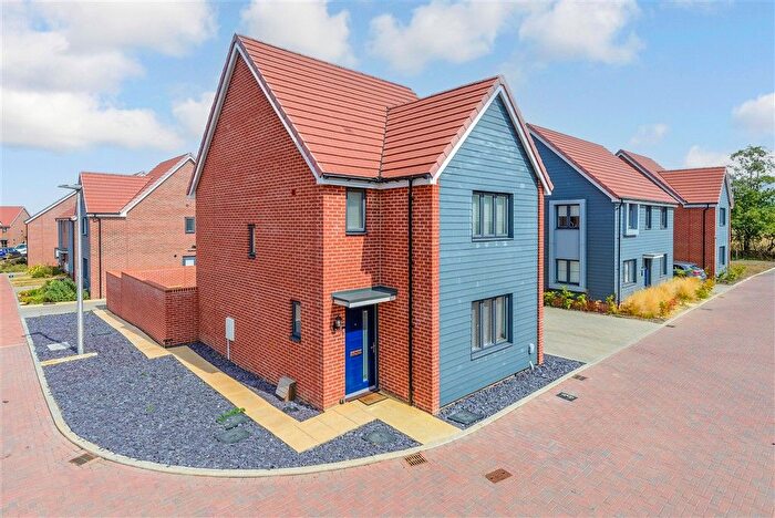 3 Bedroom Detached House For Sale In Brick Kiln Way, Rainham, Gillingham, Kent, ME8