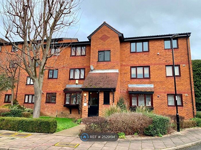 1 Bedroom Flat To Rent In John Silkin Lane, London, SE8