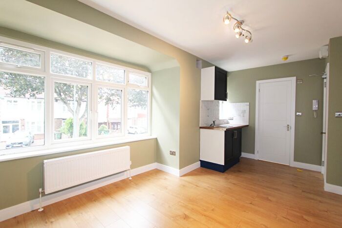 Studio To Rent In Cedars Road, Beddington, CR0