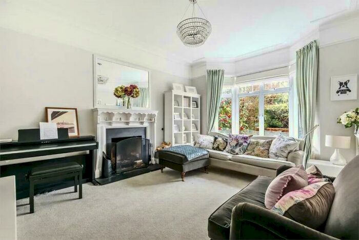 5 Bedroom Detached House To Rent In Bath Road, GU15