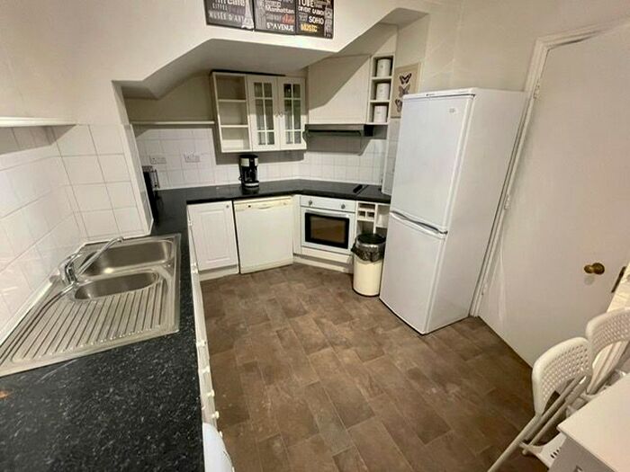 3 Bedroom Flat To Rent In Mercer Street, Lse, West End, Covent Garden, Seven Dials, London, WC2H