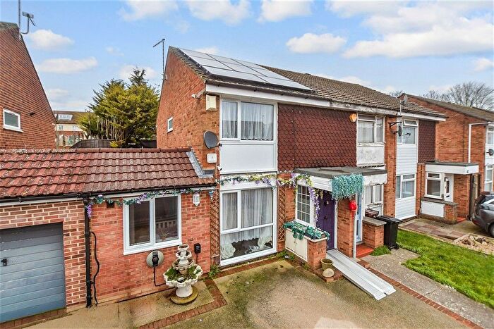 4 Bedroom Semi Detached House For Sale In Forest Hill, Maidstone, Kent, ME15