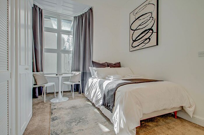 Studio To Rent In Craven Hill Gardens, London, W2