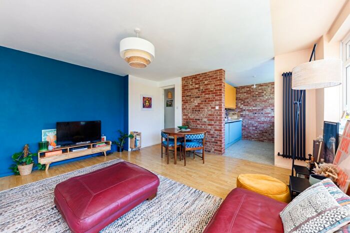 2 Bedroom Flat For Sale In Leylands, Viewfield Road, SW18