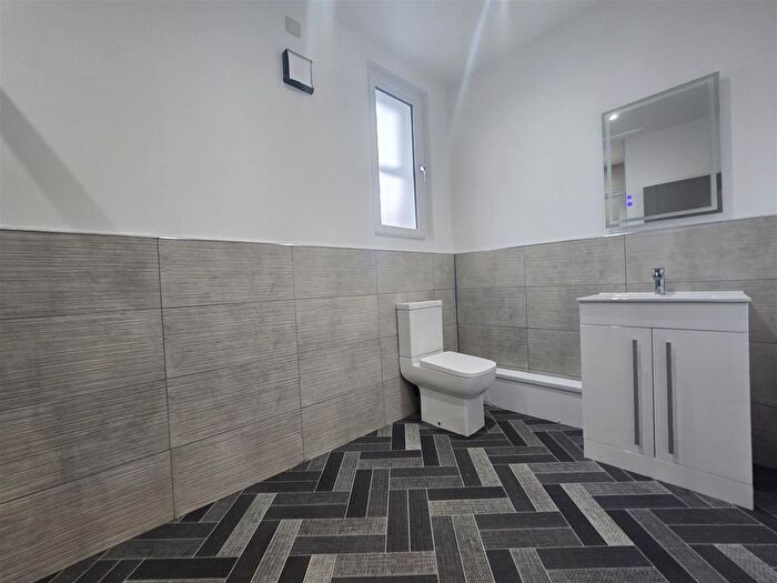 1 Bedroom Flat To Rent In Wood Street, Ashton-Under-Lyne, OL6