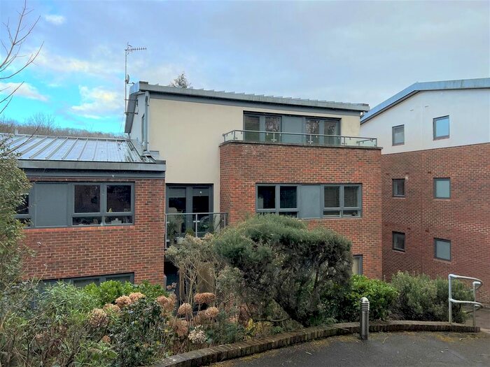 2 Bedroom Flat To Rent In Valley Road, Kenley, CR8