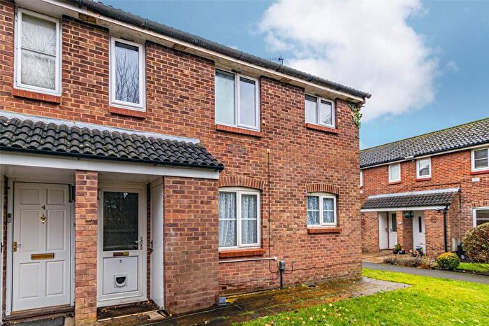 1 Bedroom Maisonette For Sale In Charlock Path, Haydon Wick, Swindon, Wiltshire, SN25