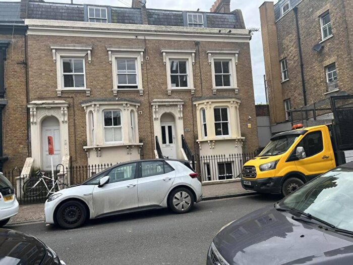 1 Bedroom Flat To Rent In Hamlet Court, E3