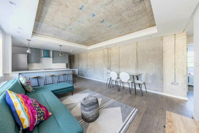 2 Bedroom Flat To Rent In Elm Grove, London, SW19