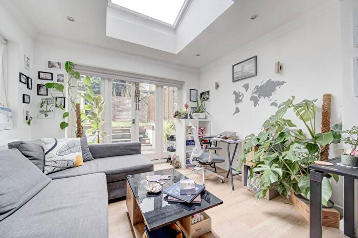 2 Bedroom Flat For Sale In Malvern Road, Maida Hill, London, NW6
