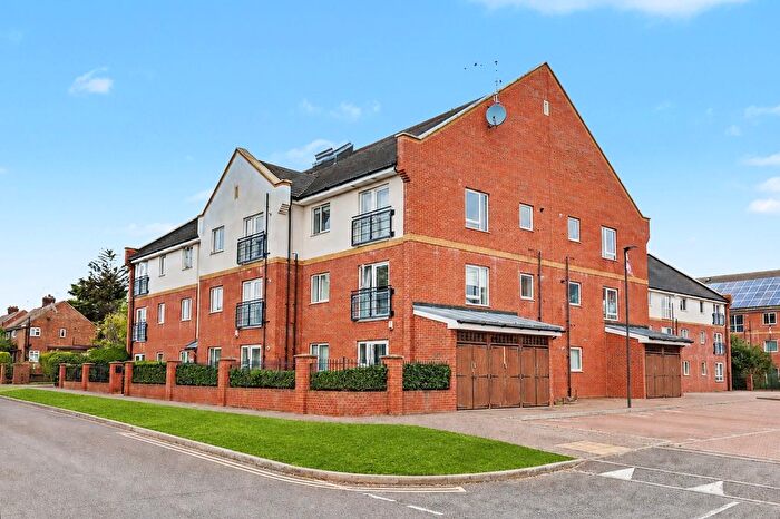 1 Bedroom Flat For Sale In Hamilton Court, Powell Road, Laindon, SS15