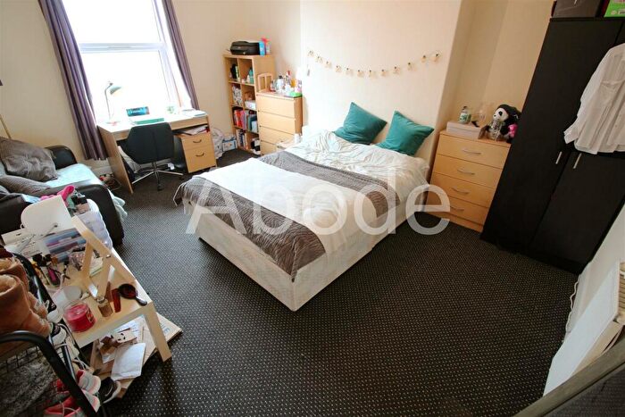 5 Bedroom House To Rent In Moorland Avenue, Hyde Park, Leeds, LS6
