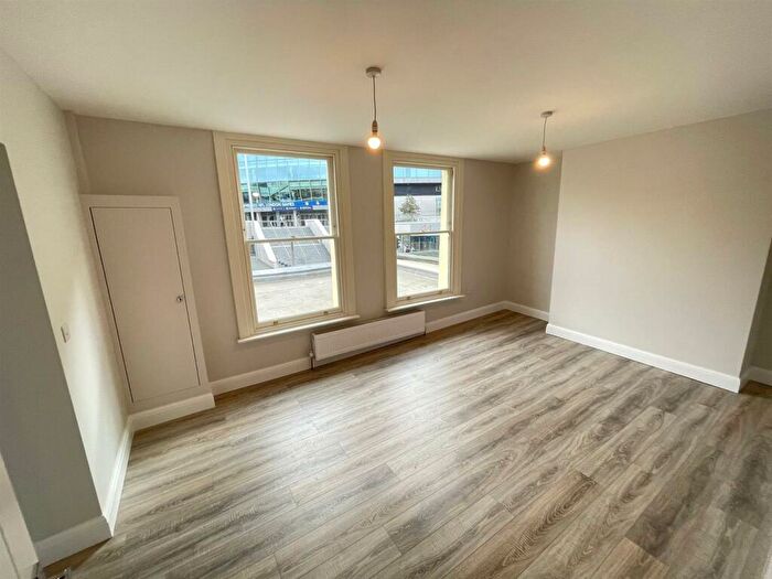 3 Bedroom Flat To Rent In High Road, Tottenham, N17