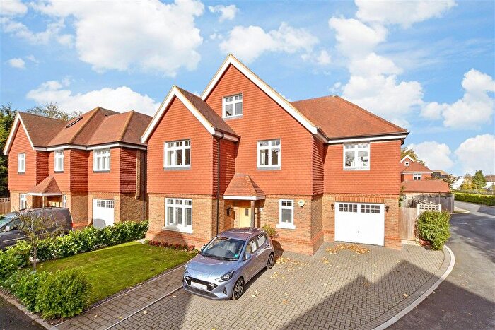 5 Bedroom Detached House For Sale In Astor Gardens, Horley, Surrey, RH6