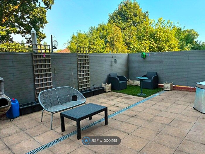 2 Bedroom Flat To Rent In The Quadrangle, Manchester, M21