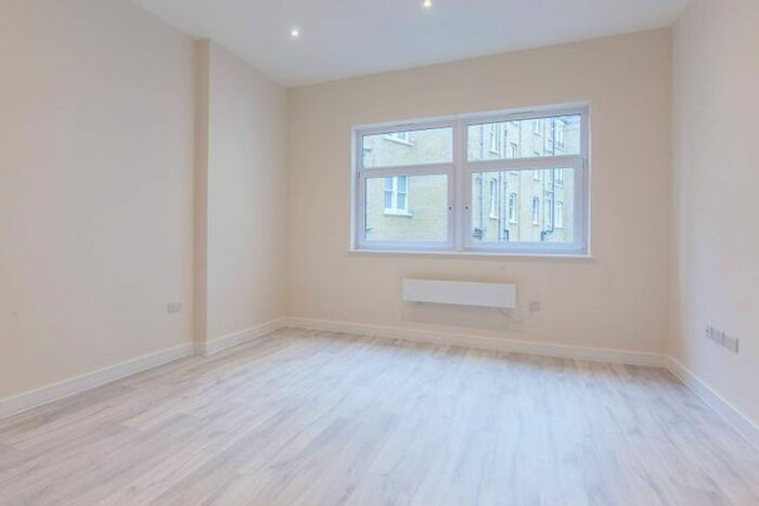 1 Bedroom Flat To Rent In Brixton Road, Brixton, London, SW9
