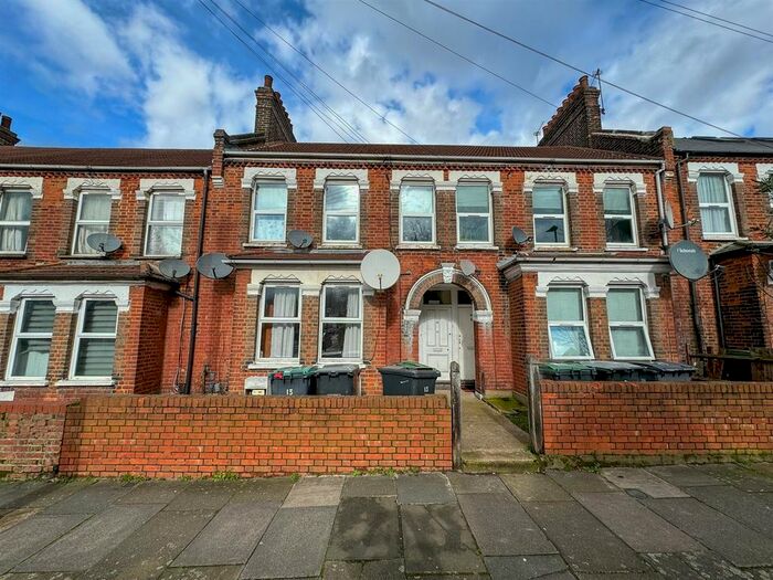 3 Bedroom Flat To Rent In Wimborne Road, London, N17