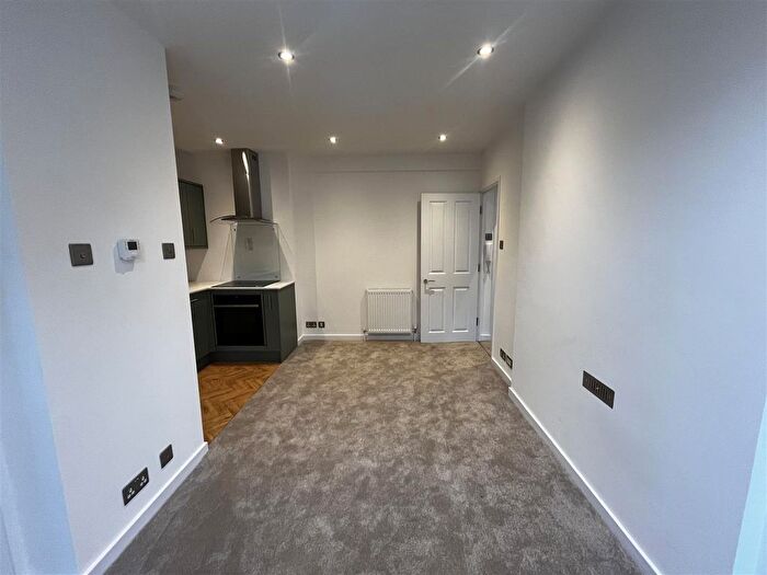 2 Bedroom Flat To Rent In Brixton Hill, London, SW2