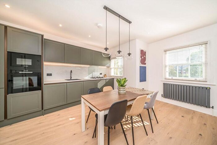 4 Bedroom Flat To Rent In Camberwell Green, Camberwell, SE5