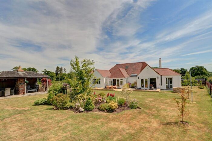 4 Bedroom Detached Bungalow For Sale In The Little Paddock, Malmesbury, SN16