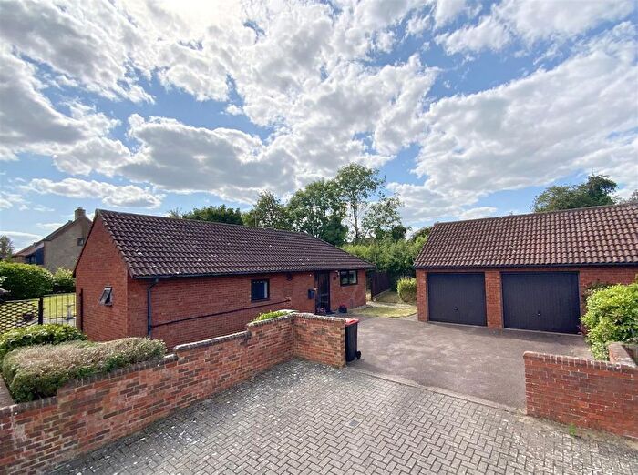 3 Bedroom Detached Bungalow For Sale In Daylesford Court, Downhead Park, Milton Keynes, MK15