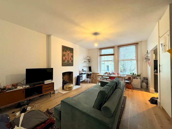 2 Bedroom Flat To Rent In Thicket Road, Crystal Palace, SE20