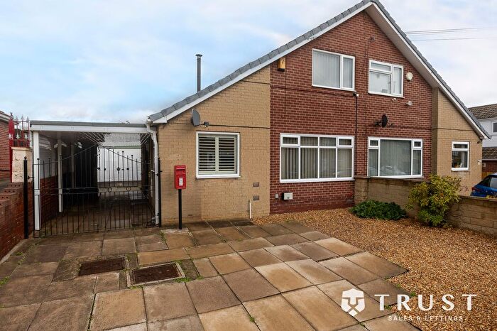 3 Bedroom Semi-detached House For Sale In Carlinghow Lane, Batley, WF17