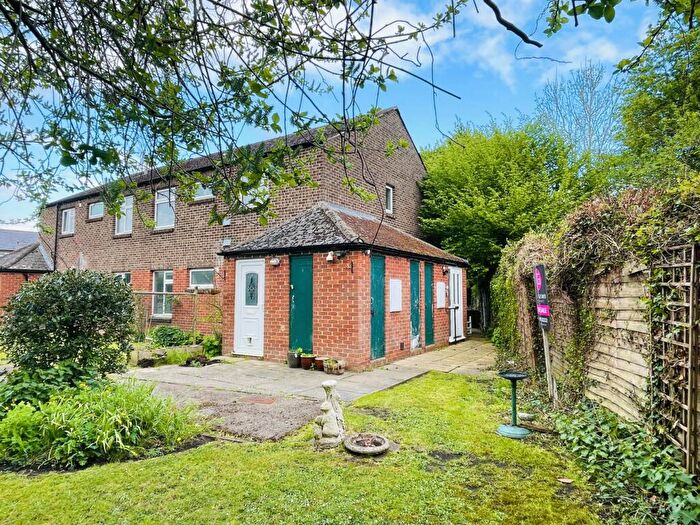 2 Bedroom Retirement Property For Sale In Retreat Gardens, Crowmarsh Gifford, OX10