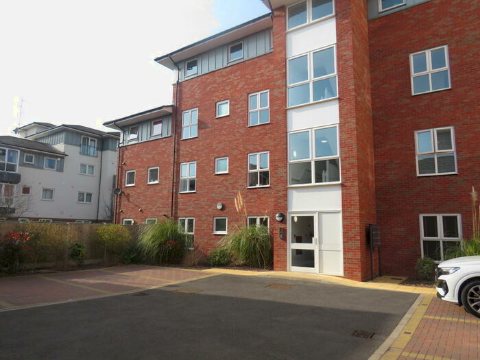 2 Bedroom Apartment To Rent In Kingfisher Close, Warwick, CV34