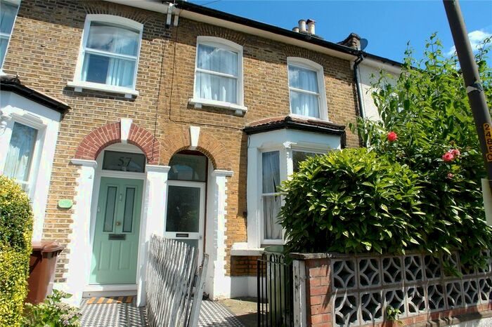 4 Bedroom Detached House To Rent In Ansdell Road, Nunhead, London, SE15