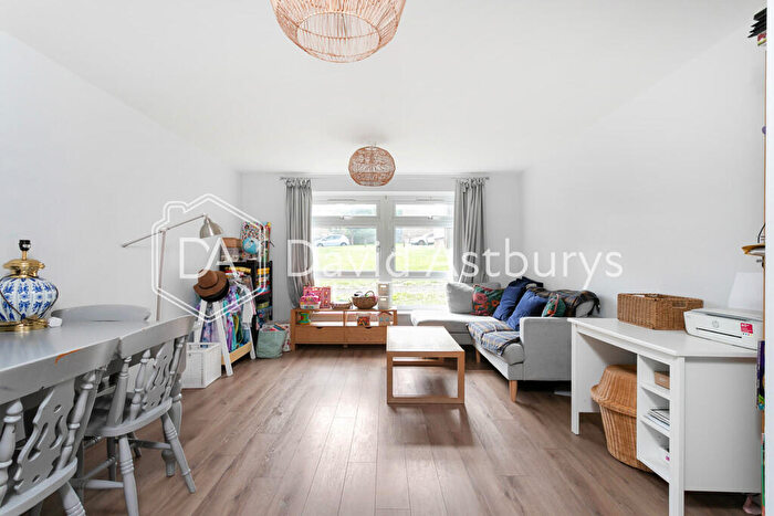 2 Bedroom Apartment To Rent In Pert Close, Muswell Hill, London, N10