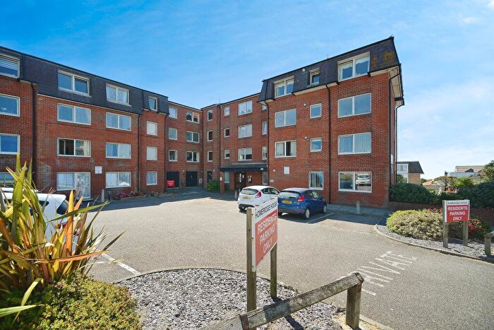 2 Bedroom Flat For Sale In Longridge Avenue, Saltdean, Brighton, BN2