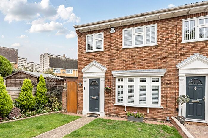 3 Bedroom End Terrace House For Sale In St. Faiths Close, Enfield, EN2