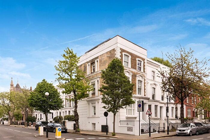 2 Bedroom Flat For Sale In Abingdon Road, London, W8