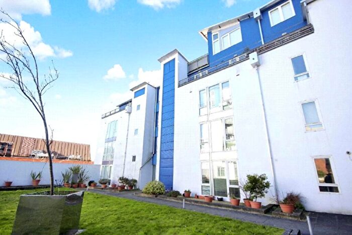 1 Bedroom Apartment For Sale In The Plaza, Sanford Street, Swindon, Wiltshire, SN1