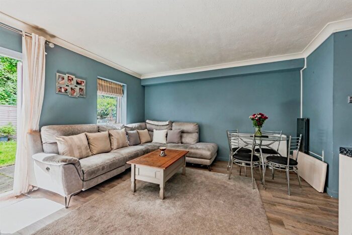 1 Bedroom Flat For Sale In Holmesdale Road, Reigate, RH2