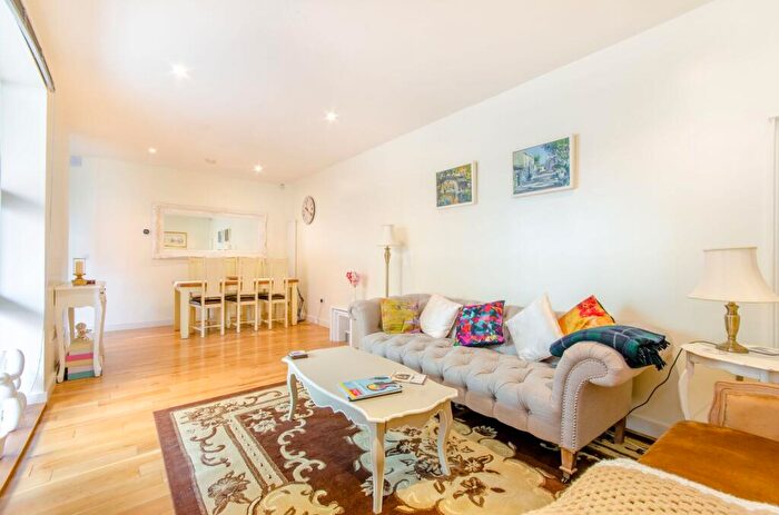 1 Bedroom Flat To Rent In Hallings Wharf, Stratford, London, E15