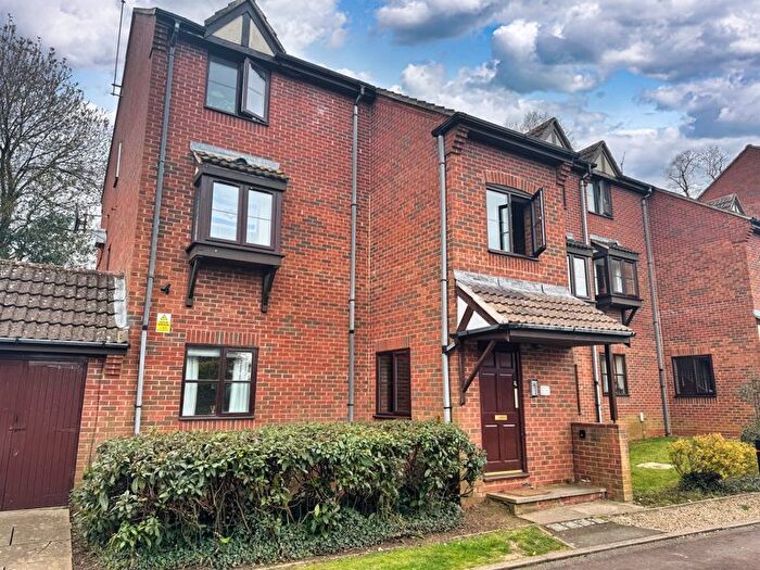 1 Bedroom Flat To Rent In Eton Close, Weedon, Northampton, NN7