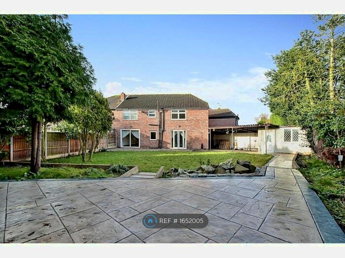 4 Bedroom Semi-Detached House To Rent In Selsey Drive, Manchester, M20