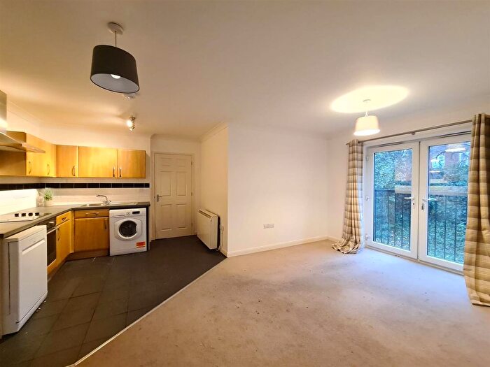 2 Bedroom Flat To Rent In Flat, Abbeyfields, Peterborough, PE2