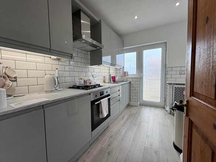 2 Bedroom Apartment To Rent In Wrythe Lane, Sutton, London, SM5