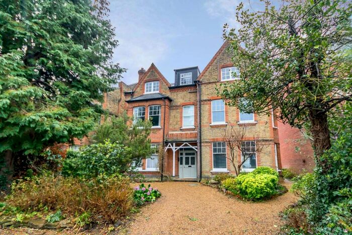 1 Bedroom Flat To Rent In Parklands, Surbiton, KT5