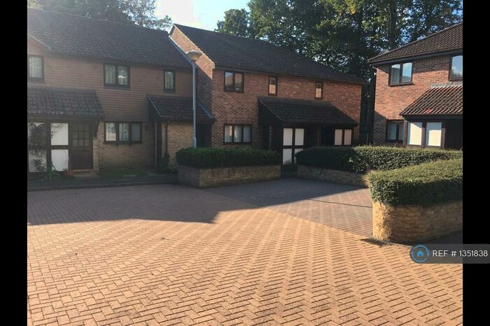 1 Bedroom Maisonette To Rent In Heathbridge, Weybridge, KT13