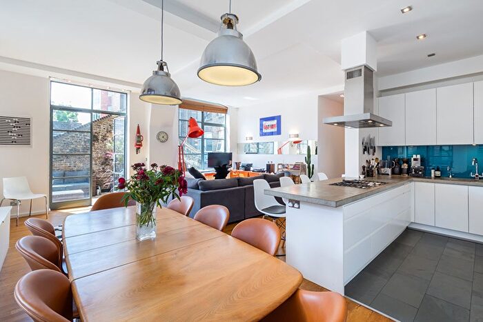 2 Bedroom Flat To Rent In Bowling Green Lane, London, EC1R