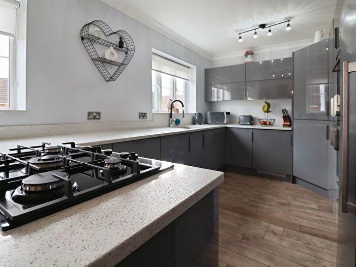 4 Bedroom Detached House For Sale In Cedar Way, Tonyrefail, Porth, CF39