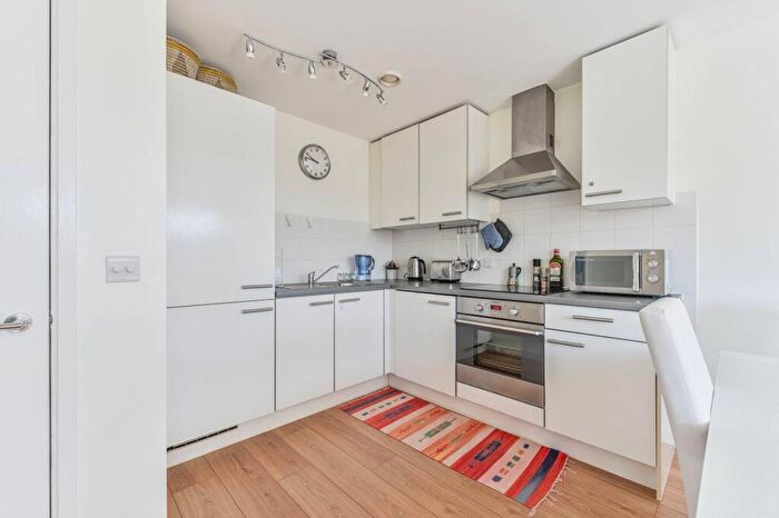 1 Bedroom Flat To Rent In Petergate, Battersea, London, SW11