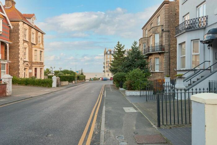 1 Bedroom Flat For Sale In Granville Road, Broadstairs, CT10