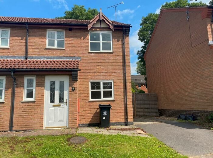 3 Bedroom Semi-Detached House To Rent In St Georges Way, Sunningdale, Grantham, NG31