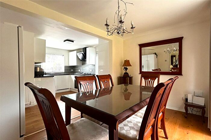 5 Bedroom Detached House For Sale In Fleet Road, Farnborough, Hampshire, GU14