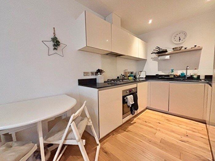 1 Bedroom Flat For Sale In Hanover House, Brentwood, CM14